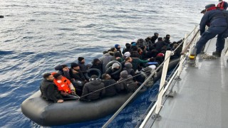 Ayvalık'ta 55 düzensiz göçmen kurtarıldı