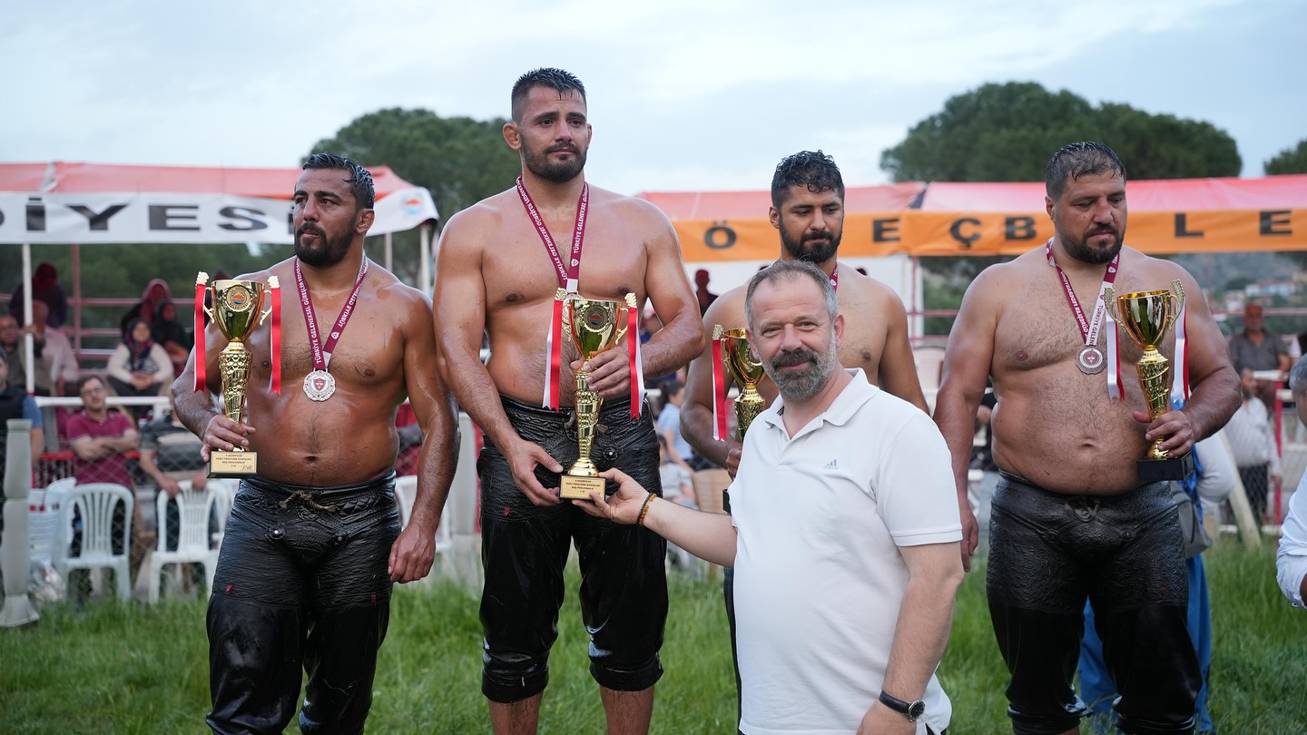 Balıkesir’in Gömeç ilçesinde bu yıl 4. kez düzenlenen yağlı pehlivan