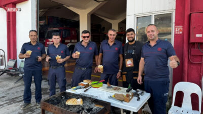 Balıkesir Ayvalık ilçesinde Yangınlarla kahramanca mücadele eden Ayvalık itfaiyecilerine kokoreç