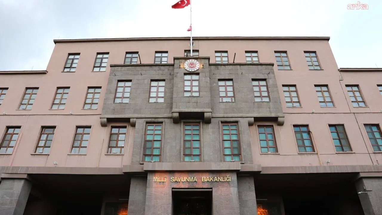 Milli Savunma Bakanlığınca , Azerbaycan-Gürcistan sınırında C130 tipi askeri kargo