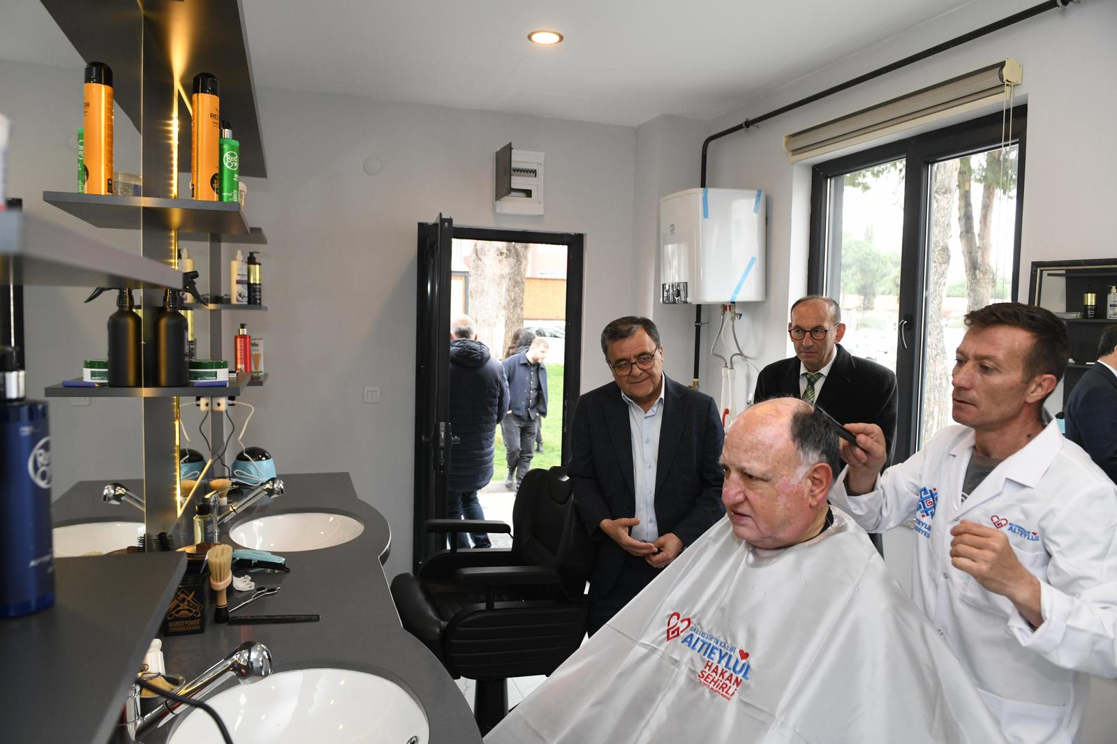 Altıeylül Belediyesi tarafından emeklilere yönelik