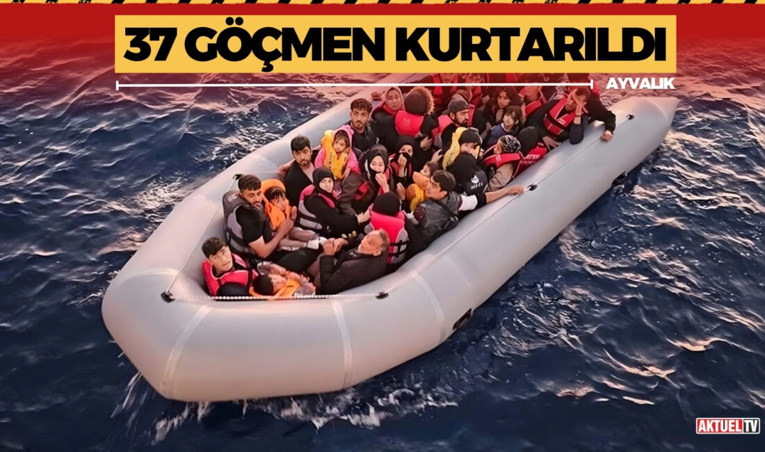 Ayvalık’ta polis ekiplerinin sağanak yağmur altında düzenlediği operasyonda 37 göçmen