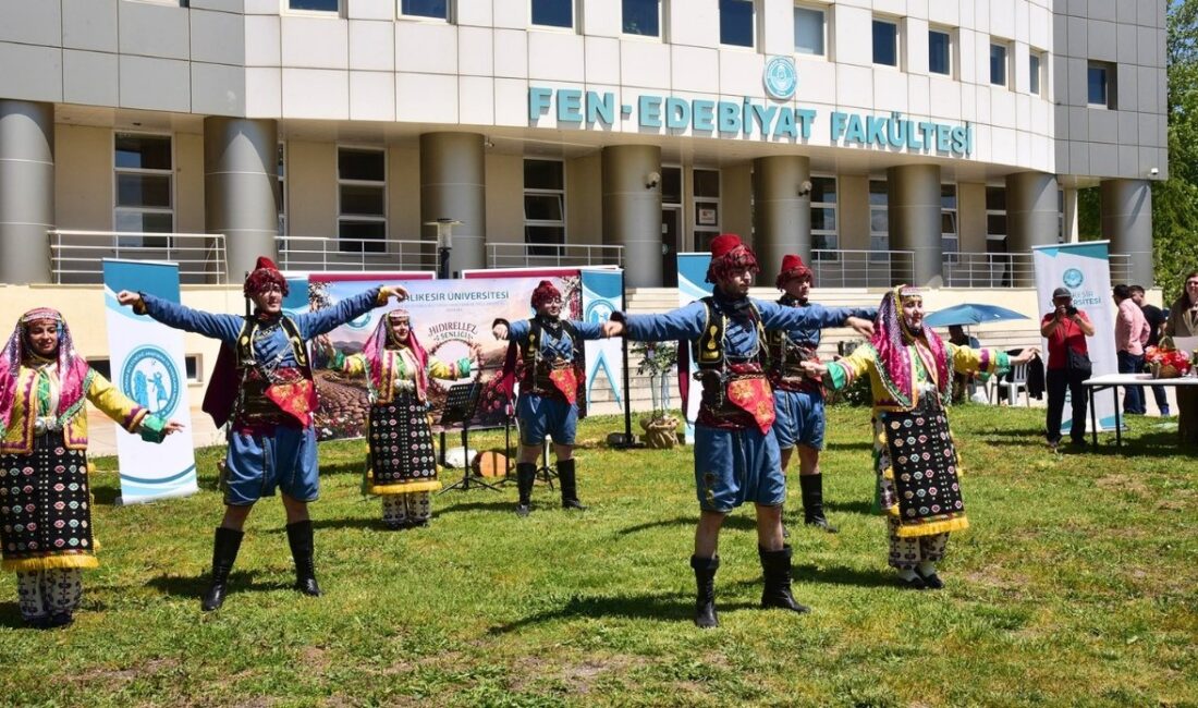 Balıkesir Üniversitesi’nde düzenlenen Hıdırellez Şenliği, akademisyenler, öğrenciler ve uluslararası konukların
