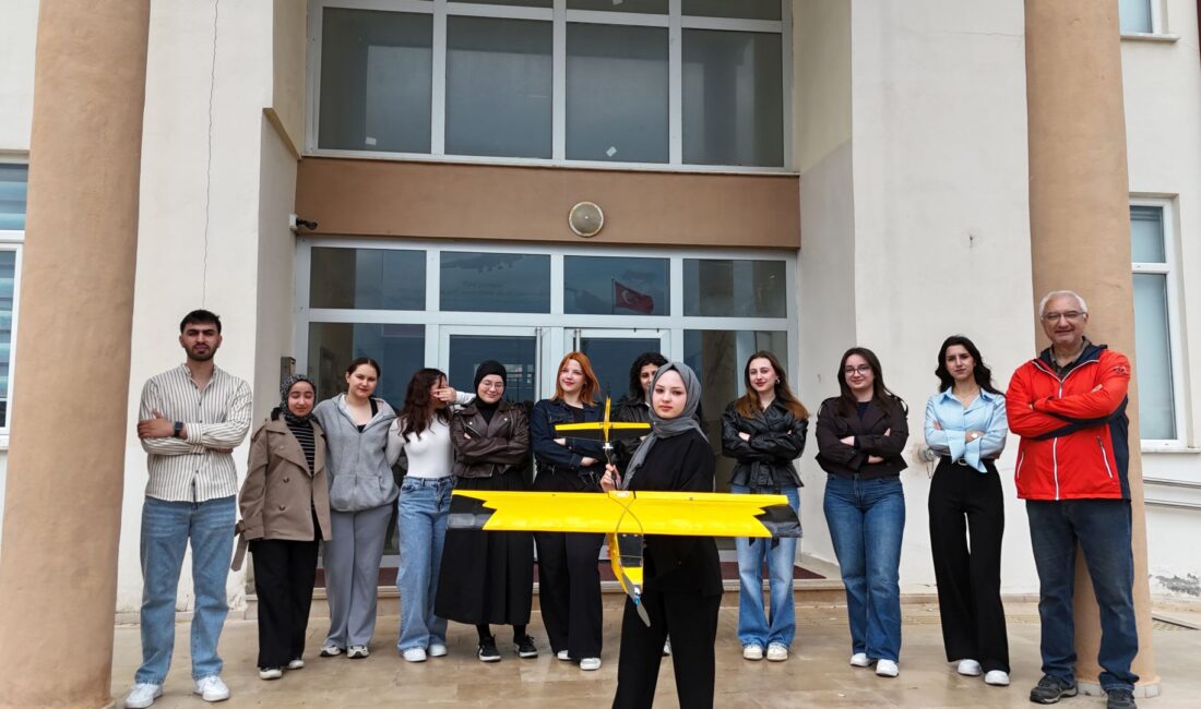 Balıkesir Üniversitesi öğrencilerinden oluşan Edremit Tayyaresi İHA Takımı, TEKNOFEST kapsamında