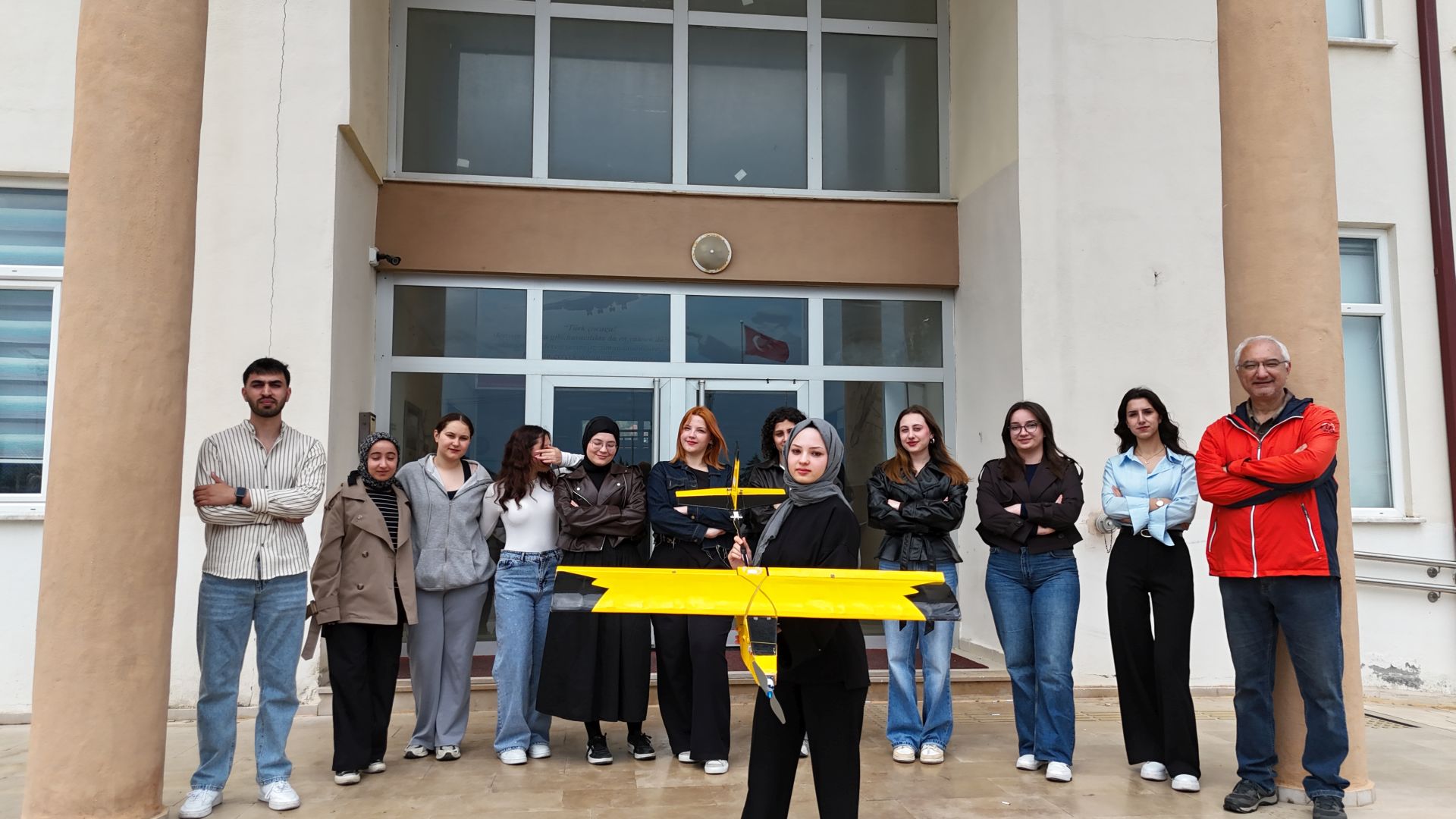 Balıkesir Üniversitesi öğrencilerinden oluşan Edremit Tayyaresi İHA Takımı, TEKNOFEST kapsamında