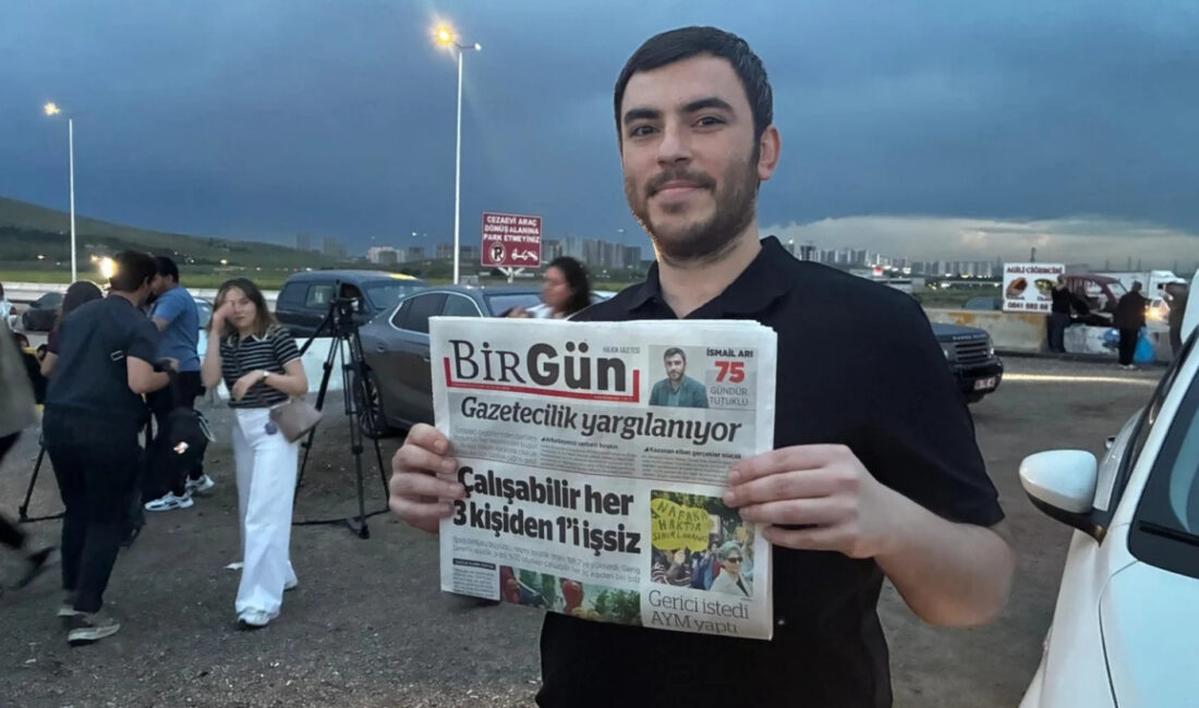“Halkı yanıltıcı bilgiyi alenen yayma” suçlamasıyla tutuklu yargılanan gazeteci İsmail