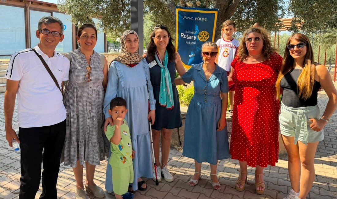 Altı Nokta Körler Derneği Balıkesir Şubesi'nin yürüttüğü "Denize Dokun, Denizi