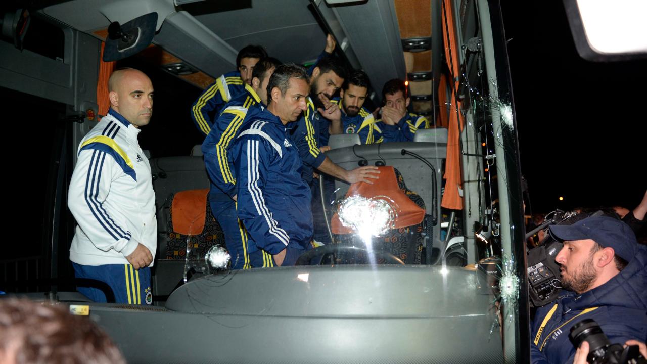 Fenerbahçe futbol takımını taşıyan otobüse