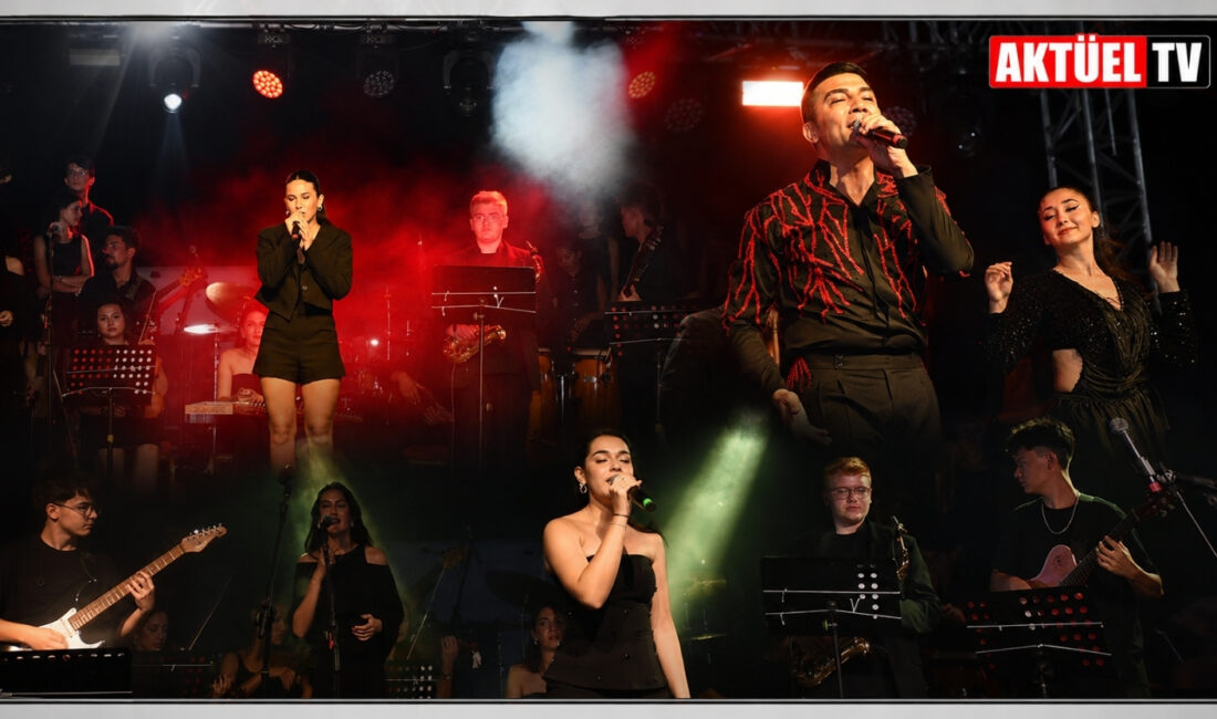 Balıkesir Büyükşehir Belediyesi’nin yaz konserleri turnesi Ayvalık’ta başladı. Sarımsaklı Sahili’nde